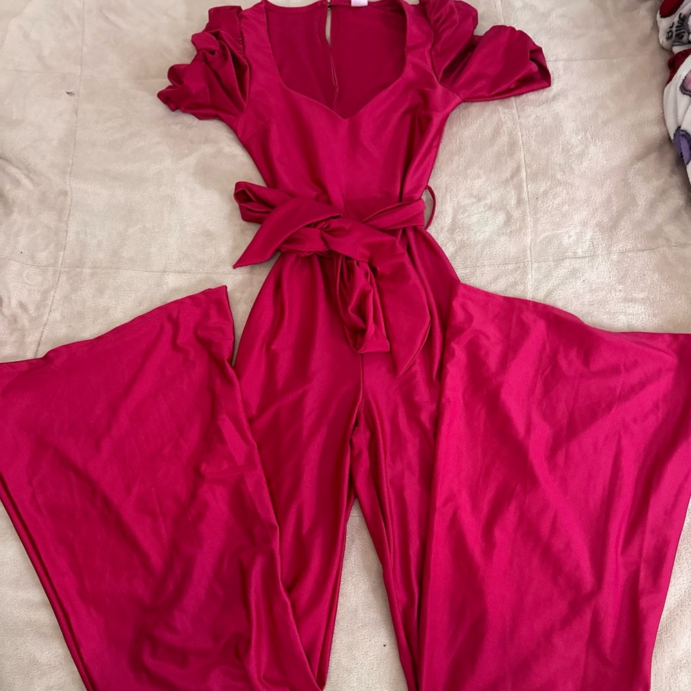 Chic Pink Jumpsuit with Cap Sleeves and Wide-Leg Pants - Picture 3 of 9